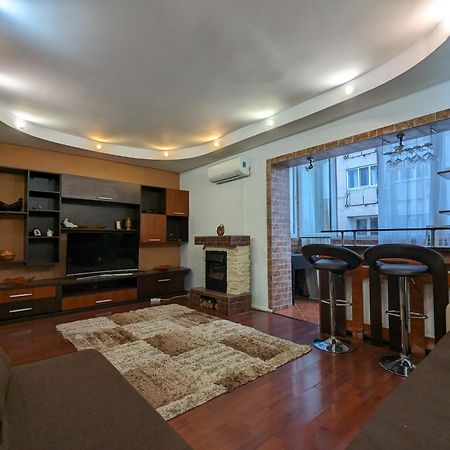 Modern Oasis With A Cozy Fireplace Your Stylish Apartment Minutes From Downtown Bucareste Exterior foto